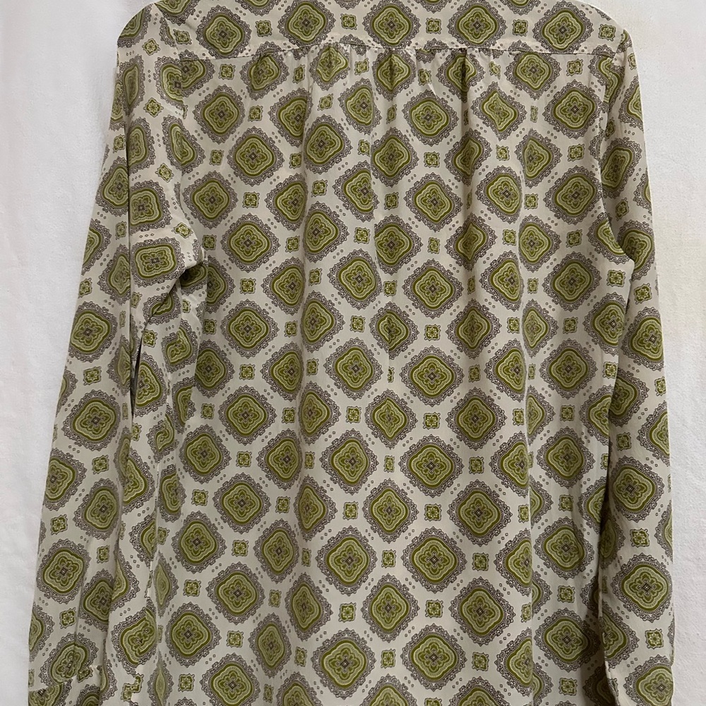 Patterned Button-Up Blouse - Picture 3 of 4